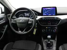 Ford Focus (2021) thumbnail 3