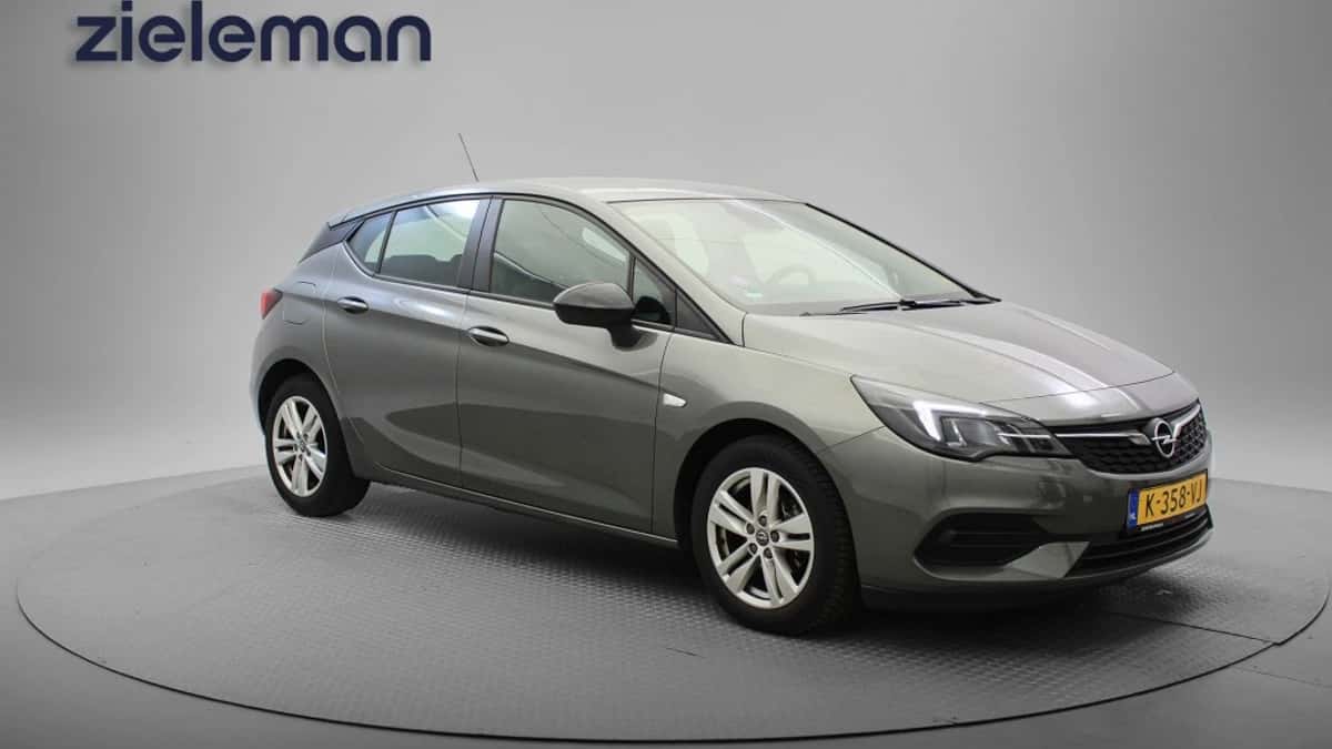Opel Astra (2021) — foto 1