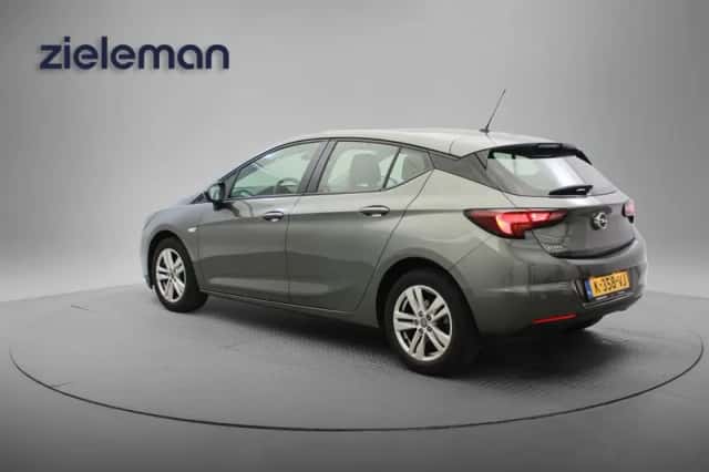 Opel Astra (2021) thumbnail 2