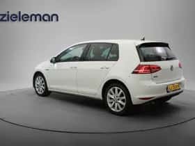 Volkswagen Golf (2015) thumbnail 2