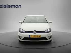 Volkswagen Golf (2015) thumbnail 11