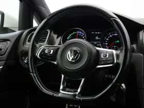 Volkswagen Golf (2015) thumbnail 17