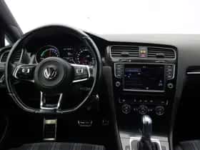 Volkswagen Golf (2015) thumbnail 3