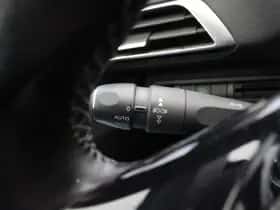 Peugeot 3008 (2017) thumbnail 26
