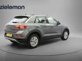 Volkswagen T-Roc (2023) thumbnail 13