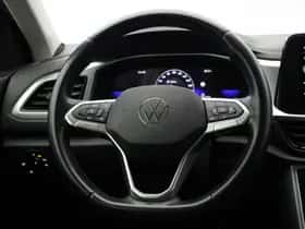 Volkswagen T-Roc (2023) thumbnail 17
