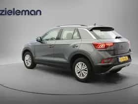 Volkswagen T-Roc (2023) thumbnail 3