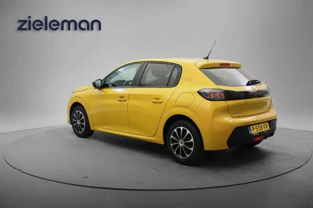 Peugeot 208 (2022) thumbnail 3