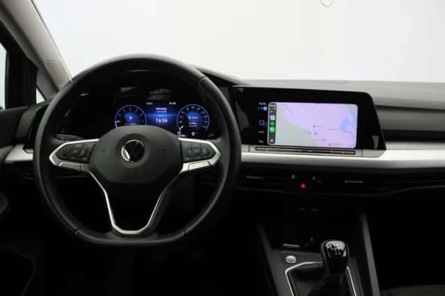 Volkswagen Golf (2022) thumbnail 3