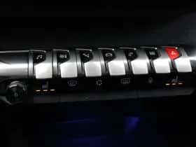 Peugeot 3008 (2022) thumbnail 7