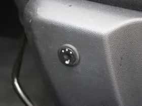 Peugeot 2008 (2021) thumbnail 10