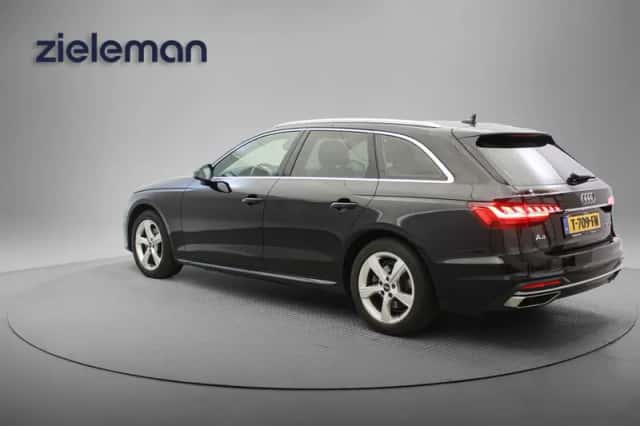 Audi A4 (2023) thumbnail 2