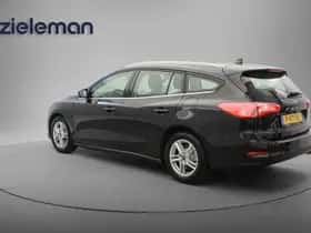 Ford Focus (2022) thumbnail 2