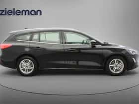 Ford Focus (2022) thumbnail 12
