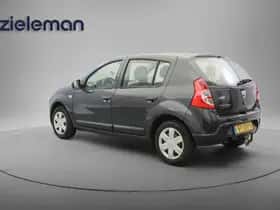 Dacia Sandero (2009) thumbnail 2