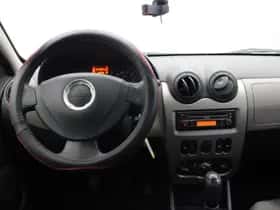 Dacia Sandero (2009) thumbnail 3