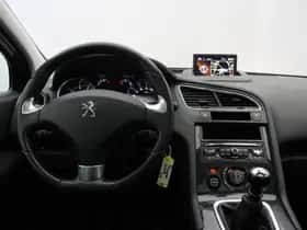 Peugeot 5008 (2015) thumbnail 3