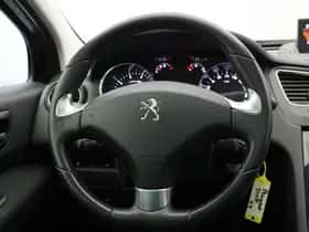 Peugeot 5008 (2015) thumbnail 21