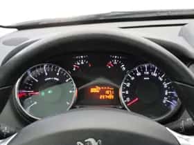 Peugeot 5008 (2015) thumbnail 22