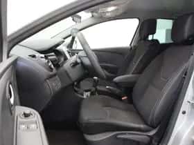 Renault Clio (2015) thumbnail 5