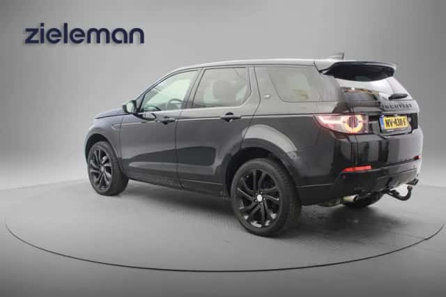 Land Rover Discovery Sport (2017) thumbnail 2