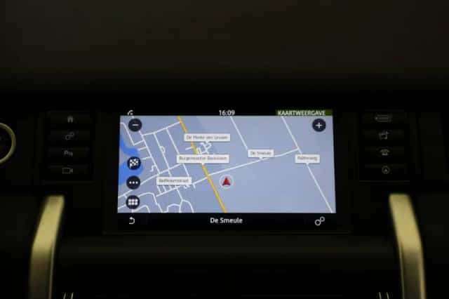 Land Rover Discovery Sport (2017) thumbnail 4