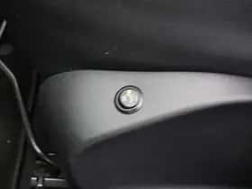 Peugeot 208 (2014) thumbnail 8