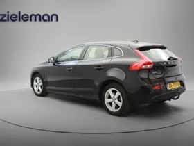 Volvo V40 (2015) thumbnail 2