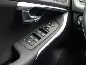 Volvo V40 (2015) thumbnail 23