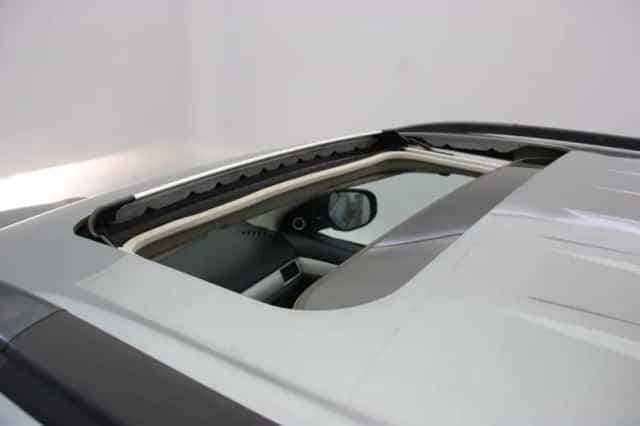 Mitsubishi Outlander (2013) thumbnail 2