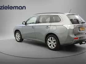 Mitsubishi Outlander (2013) thumbnail 3
