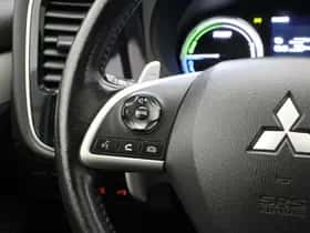 Mitsubishi Outlander (2013) thumbnail 23