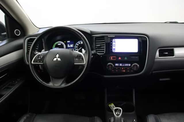 Mitsubishi Outlander (2013) thumbnail 4