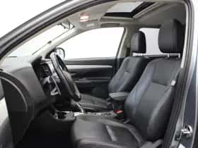 Mitsubishi Outlander (2013) thumbnail 10