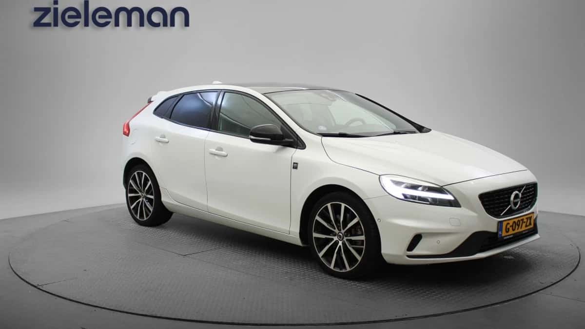 Volvo V40 (2020) — foto 1