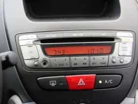 Peugeot 107 (2010) thumbnail 16