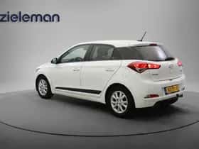 Hyundai i20 (2017) thumbnail 2