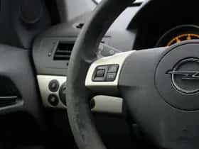 Opel Astra (2007) thumbnail 15