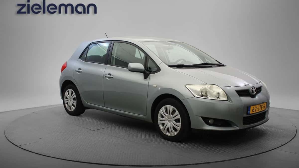 Toyota Auris (2009) — foto 1