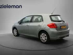 Toyota Auris (2009) thumbnail 2
