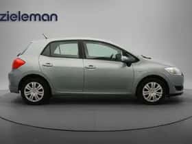 Toyota Auris (2009) thumbnail 12