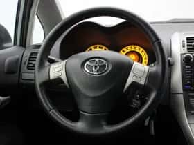 Toyota Auris (2009) thumbnail 16