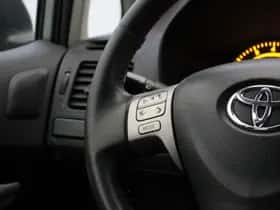 Toyota Auris (2009) thumbnail 17