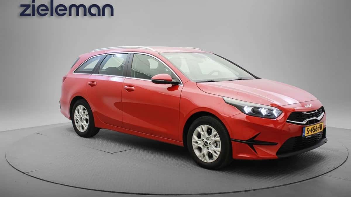 Kia Ceed (2023) — foto 1