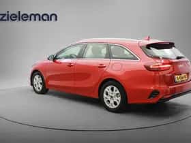 Kia Ceed (2023) thumbnail 2