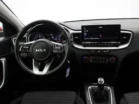 Kia Ceed (2023) thumbnail 3