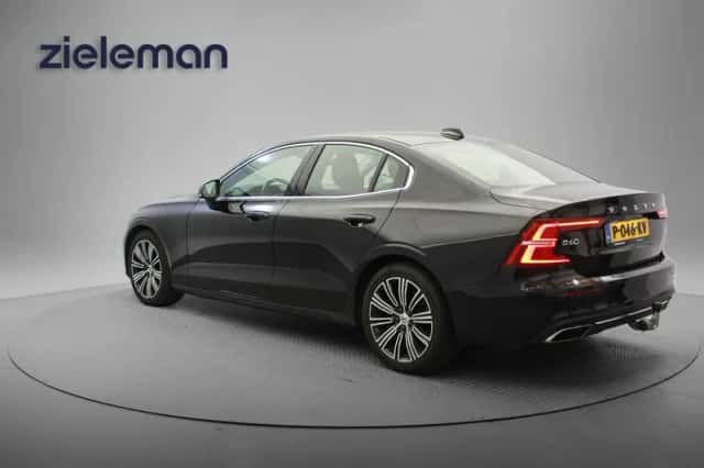 Volvo S60 (2022) thumbnail 2