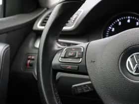 Volkswagen Passat (2012) thumbnail 17