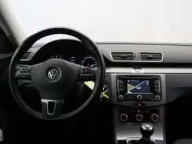Volkswagen Passat (2012) thumbnail 3