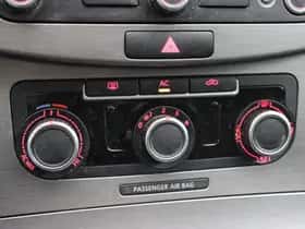Volkswagen Passat (2012) thumbnail 23